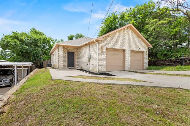 property at 2020 E Myrtle St