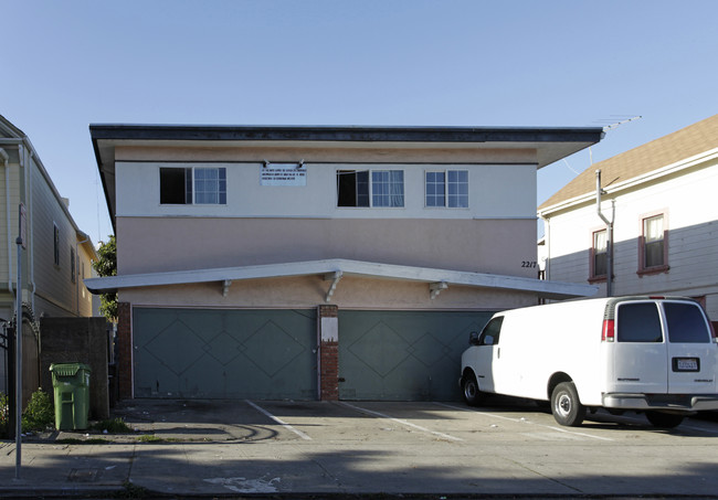 2217 Coolidge Ave in Oakland, CA - Building Photo - Building Photo