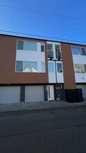 9042 18th Ave SW, Unit B in Seattle, WA - Building Photo - Building Photo