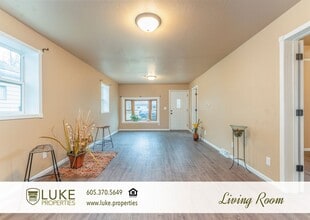828 N Indiana Ave in Sioux Falls, SD - Building Photo - Building Photo