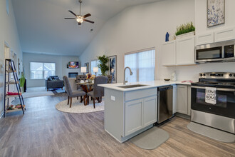 Highland Knolls in Howell, MI - Building Photo - Interior Photo