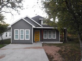 1633 Cree Trail in Kingsland, TX - Building Photo