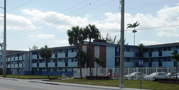 Lakeshore West in Miami, FL - Foto de edificio - Building Photo