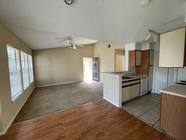 property at 1085 S Hiawassee Rd