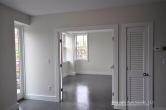 659 Massachusetts Ave, Unit 3 in Boston, MA - Foto de edificio - Building Photo