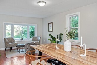 29 Burke Ln in Wellesley, MA - Building Photo - Building Photo