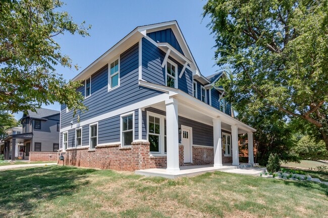 property at 2601 N Dewey Ave