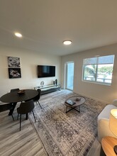 828 SW 13th Ct, Unit A in Pompano Beach, FL - Foto de edificio - Building Photo