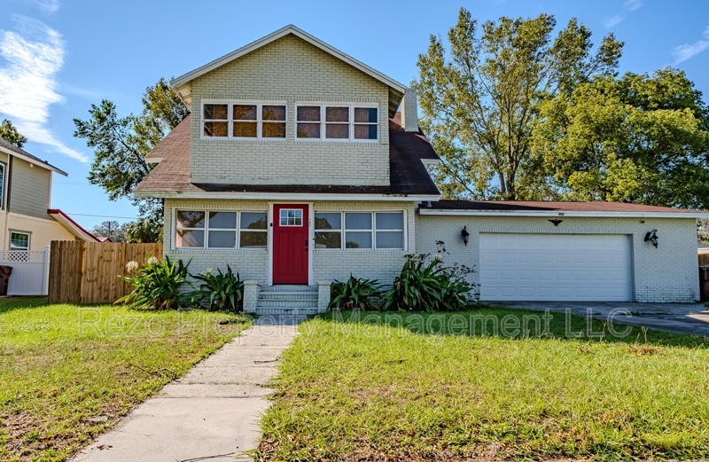 103 Maple St W in Davenport, FL - Foto de edificio