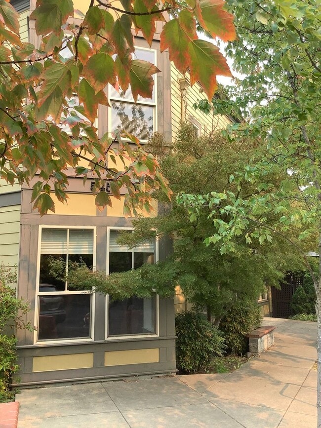 545 A St in Ashland, OR - Building Photo - Building Photo