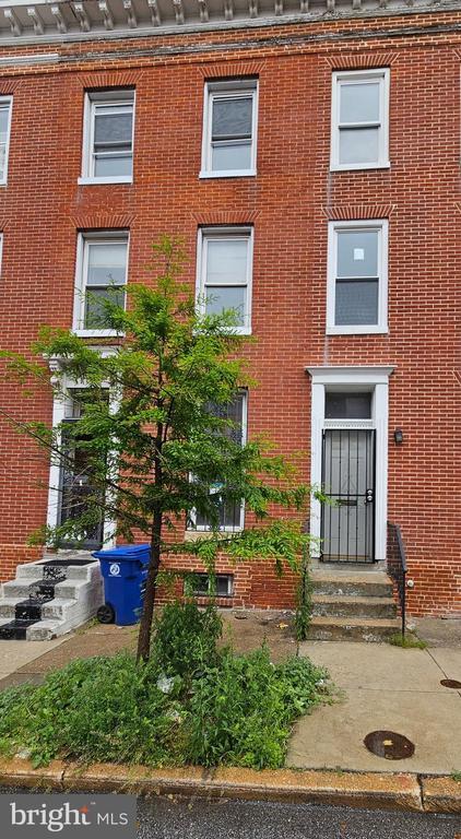 property at 1531 Argyle Ave