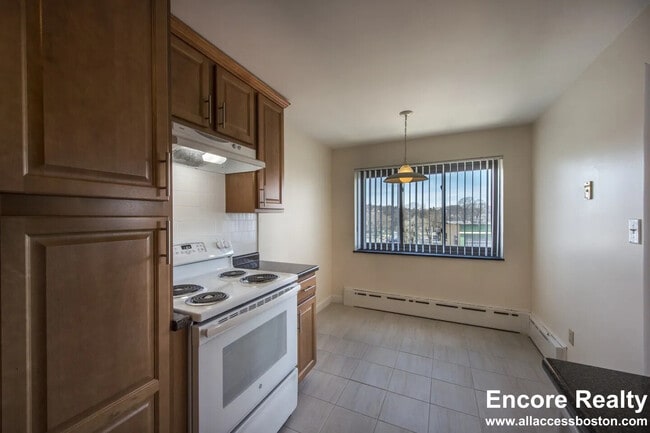 898 Massachusetts Ave, Unit 42 in Arlington, MA - Building Photo - Building Photo