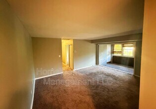 9633 White Acre Rd in Columbia, MD - Foto de edificio - Building Photo