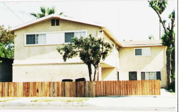 1271 Mountain View Ave in San Bernardino, CA - Foto de edificio - Building Photo