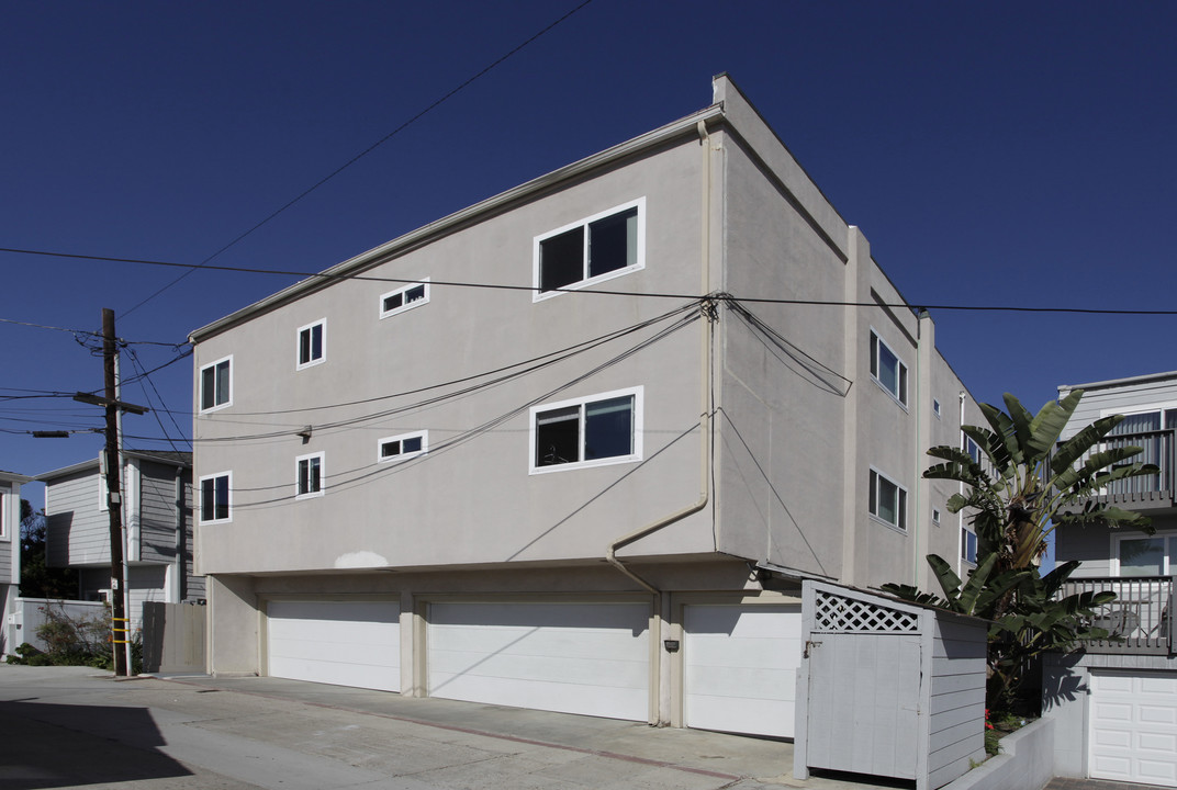 1627 Ocean Front St in San Diego, CA - Foto de edificio