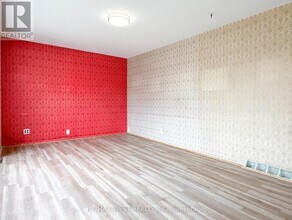 32 Broadleaf Rd in Toronto, ON - Building Photo - Building Photo