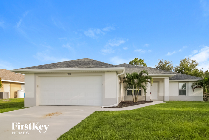 14210 Roof St in Ft. Myers, FL - Building Photo