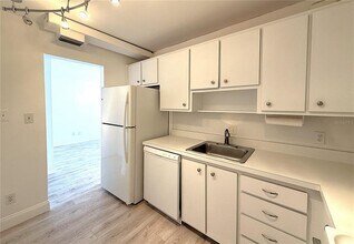 4606 W Gray St in Tampa, FL - Building Photo - Building Photo