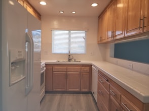 24613 Falena Ave in Lomita, CA - Foto de edificio - Building Photo