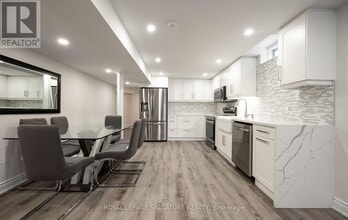 5615 Heatherleigh Ave in Mississauga, ON - Building Photo - Building Photo