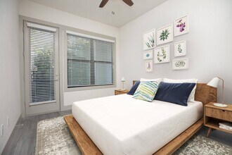 Mt Vernon Lofts in Houston, TX - Foto de edificio - Building Photo