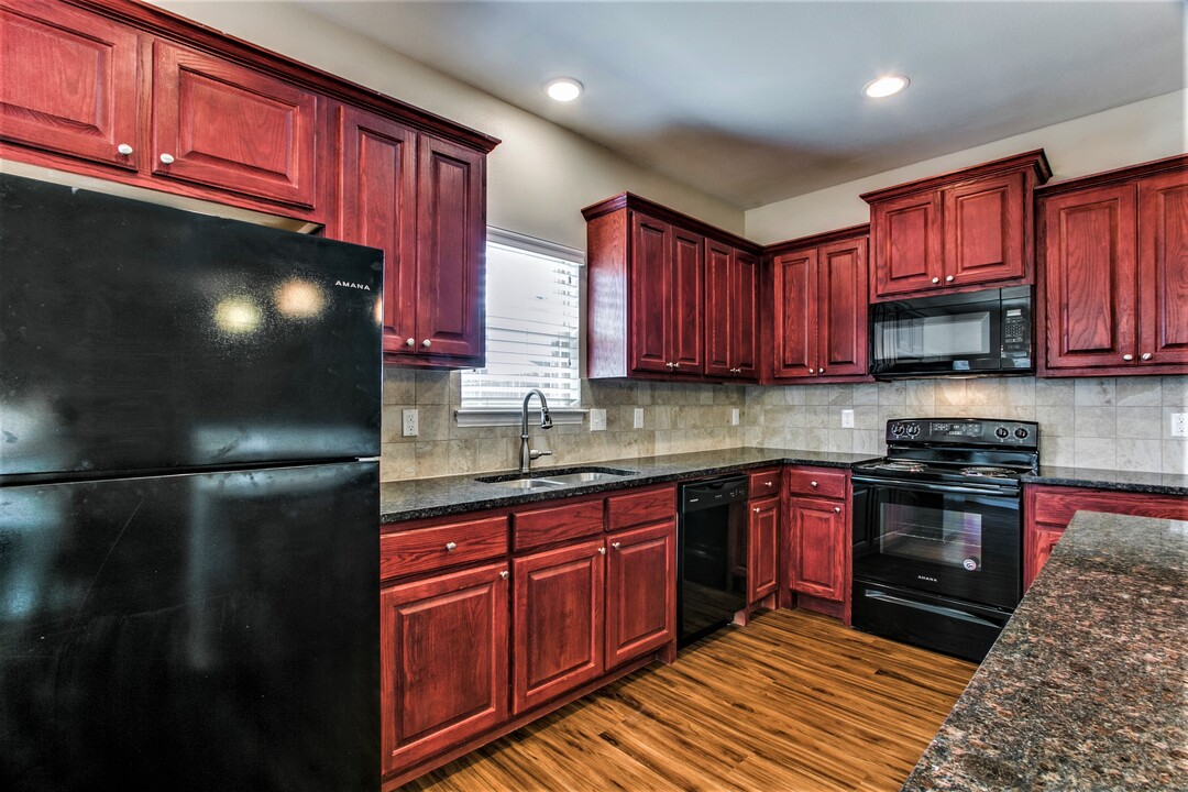 4917 Sanger Circle, Unit 4917 Sanger Circle Dr. in Sanger, TX - Building Photo