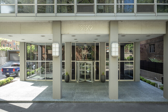 Barry West Apartments in Chicago, IL - Foto de edificio - Building Photo