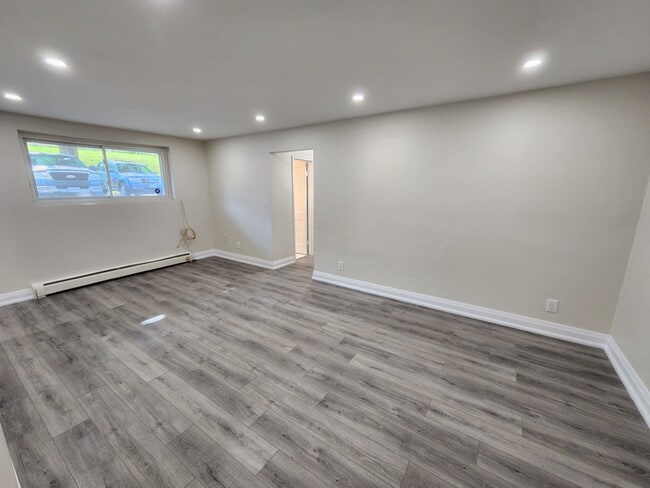 2 Normandy Dr in Guelph, ON - Building Photo - Building Photo