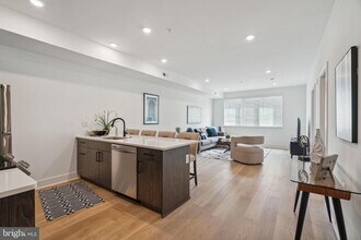 1419 W Grange Ave in Philadelphia, PA - Building Photo - Building Photo