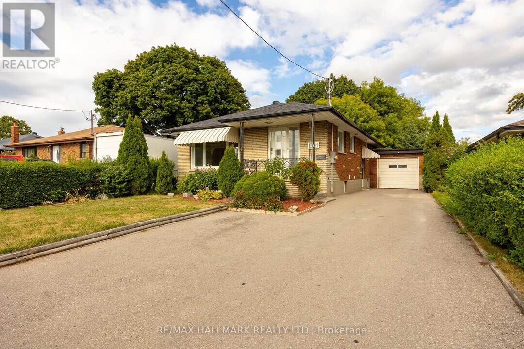 415 Stevenson Rd N in Oshawa, ON - Building Photo