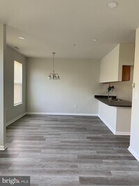 1605 E Fairmount Ave photo'