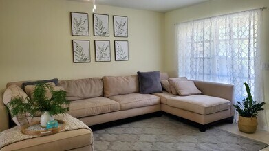 6541 NW 33rd Way in Fort Lauderdale, FL - Building Photo - Building Photo