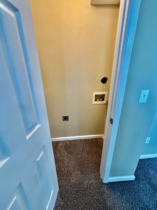 200 N Hill-N-Dale St in Danville, KY - Building Photo - Building Photo