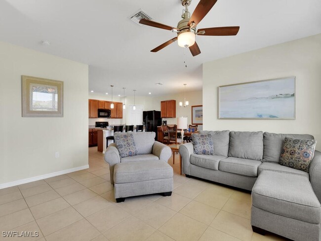 3446 Acapulco Cir in Cape Coral, FL - Foto de edificio - Building Photo
