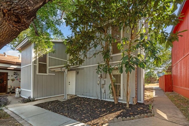 4813 Yucca Hill Dr in Austin, TX - Building Photo - Building Photo