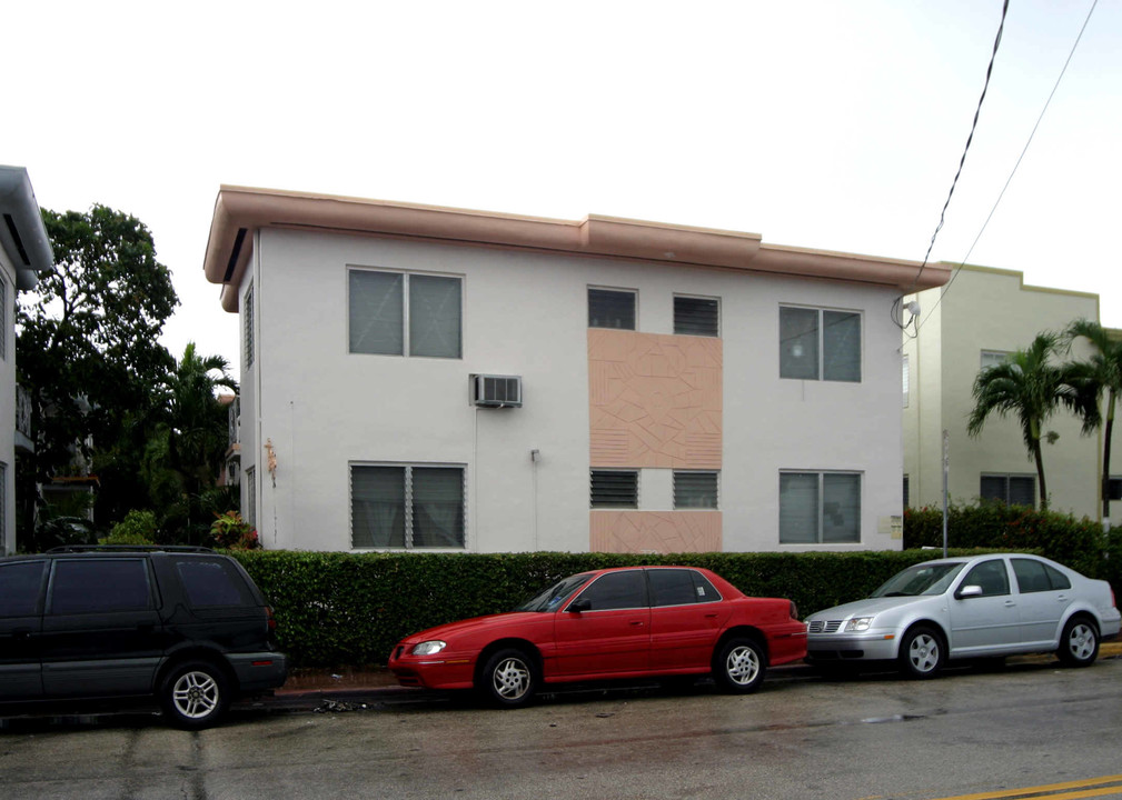 7721 Dickens Ave in Miami Beach, FL - Building Photo