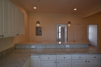 1880 Commonwealth Ave, Unit 14 in Boston, MA - Foto de edificio - Building Photo