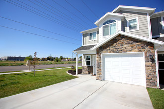 Angels Landing Townhomes in Layton, UT - Building Photo - Building Photo