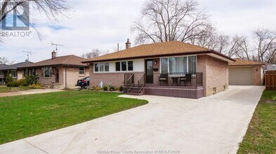 562 Westchester Dr in Windsor, ON - Building Photo - Building Photo