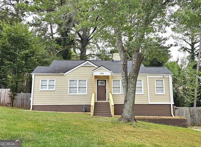 property at 1752 Parkhill Dr