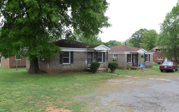 2200 Alma Ct in Charlotte, NC - Building Photo - Building Photo