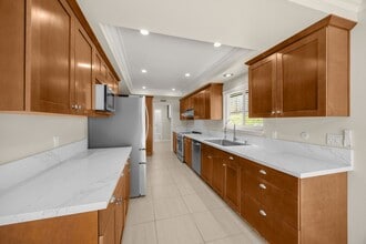1017 La Senda Dr in Fullerton, CA - Foto de edificio - Building Photo