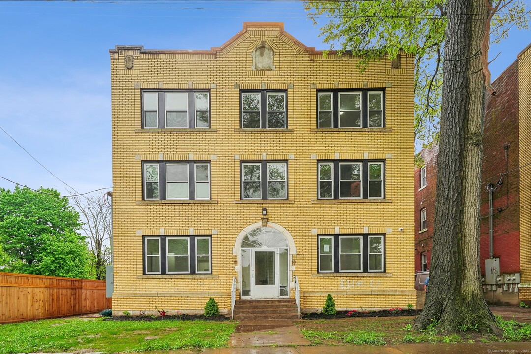 208 Magnolia St in Hartford, CT - Building Photo
