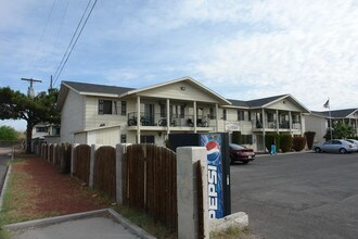 Colonial Manor Apartments in Las Vegas, NV - Building Photo - Building Photo