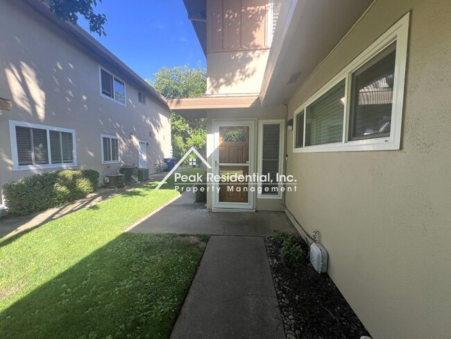 5153 Connecticut Dr in Sacramento, CA - Building Photo - Building Photo