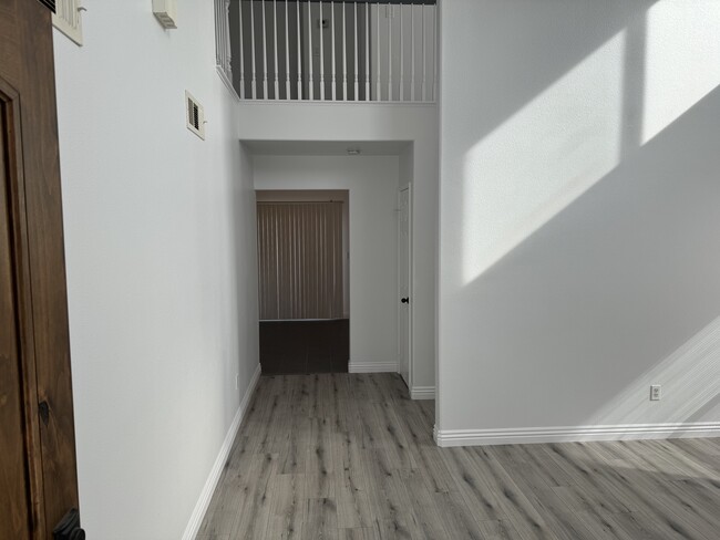 1711 E 68th St in Long Beach, CA - Foto de edificio - Building Photo