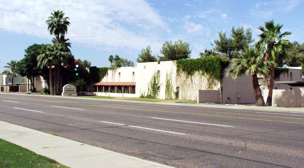 Madrid Courtyard Apartments in Phoenix, AZ - Building Photo