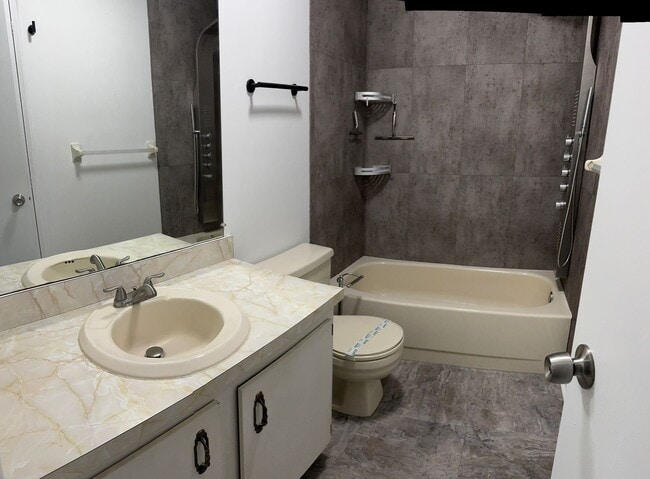 574 SW Duval Ave in Port St. Lucie, FL - Building Photo - Building Photo