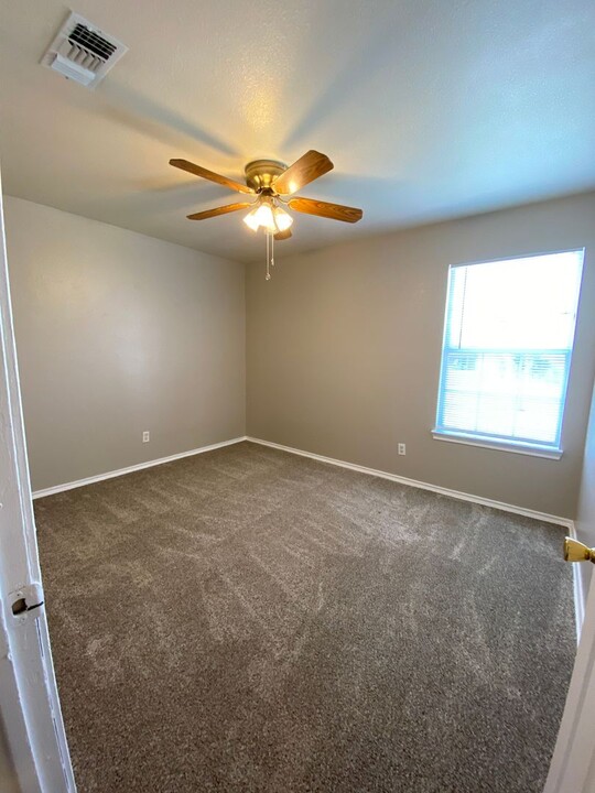 701 Miracle Ln in Cleburne, TX - Building Photo