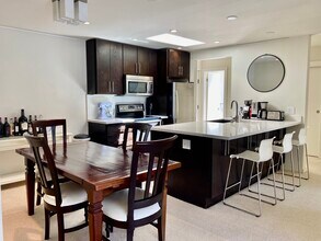 1998 Pacific Ave, Unit 302 in San Francisco, CA - Building Photo - Building Photo